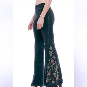 T Party  Floral Embroidered Foldover Waist Flare Yoga Pants Women's Size M